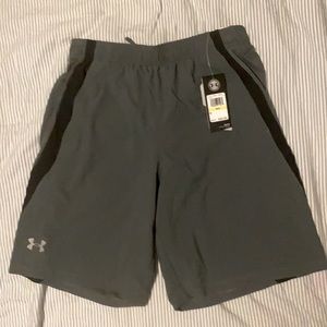 New Grey/Black Under Armour Heat Gear Shorts Size Medium 9” Inseam